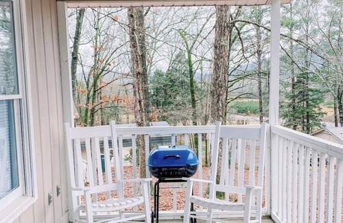 Scottsboro Cabin | Playing Hooky Cabin/2 Bedroom-1 Bath