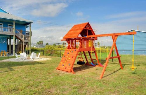 Port Bolivar House | Playscape and Steps To The Beach