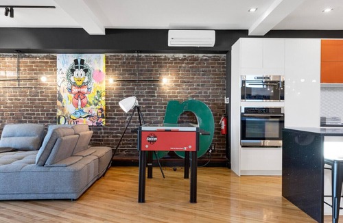La Petite-Patrie Apartment | Plaza-3 Massive Bachelor Penthouse Poker Montreal