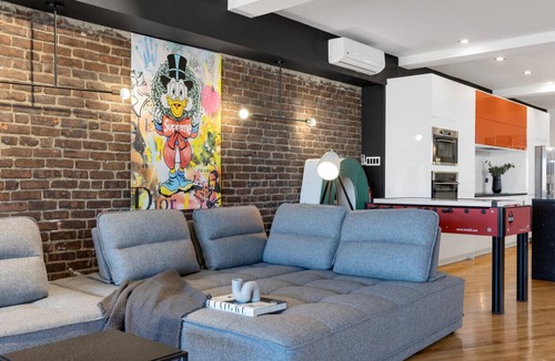 La Petite-Patrie Apartment | Plaza-3 Massive Bachelor Penthouse Poker Montreal