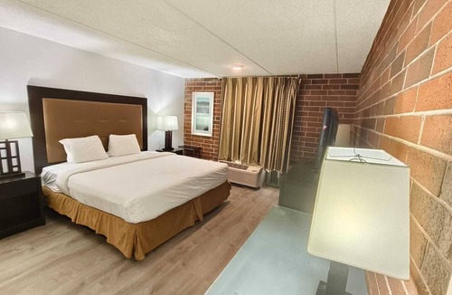 Calumet Park Hotel | Plaza Hotel By OYO Calumet Park Near Alsip I 57