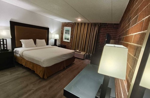 Calumet Park Hotel | Plaza Hotel By OYO Calumet Park Near Alsip I 57
