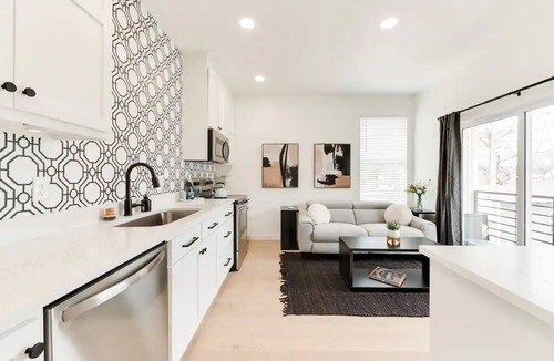 Mesta Park Apartment | Plaza Penthouse w/Rooftop Terrace - a 5 min. walk to the historic Plaza District