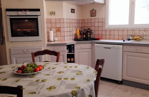 La Colline Villa | Pleasant villa with swimming pool and large garden in periphery of Montpellier