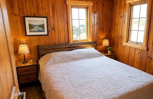 Cheboygan Cabin | Pleasant 1-bedroom cabin with AC in charming Cheboygan