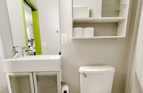 Downtown Springfield Apartment | Pleasant 1BD/1BA Studio - DTWN Springfield