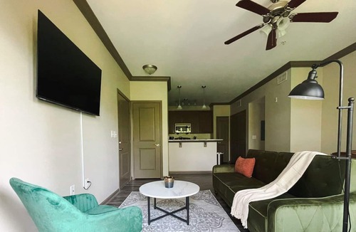 Ferndale Apartment | Pleasant 1BD/1BA w/Balcony + Gym - Little Rock