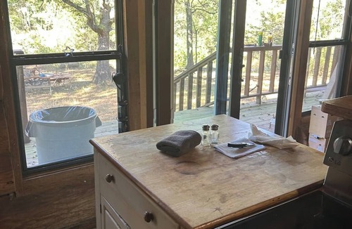 Connerville Apartment | Pleasant 2-bedroom apartment with AC in Connerville