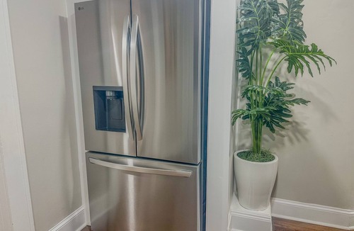 Greensboro House | Pleasant 2bdrm/2ba mins to Downtown