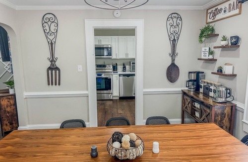Greensboro House | Pleasant 2bdrm/2ba mins to Downtown
