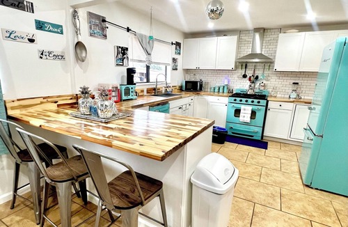 Northeast Heights House | Pleasant 50s style 2/3 bedroom home with modern touch