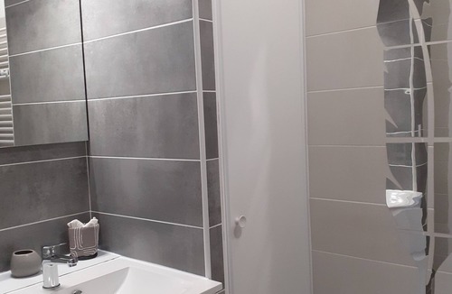 Albi Apartment | Pleasant and comfortable T2 apartment Albi city with secure private parking.