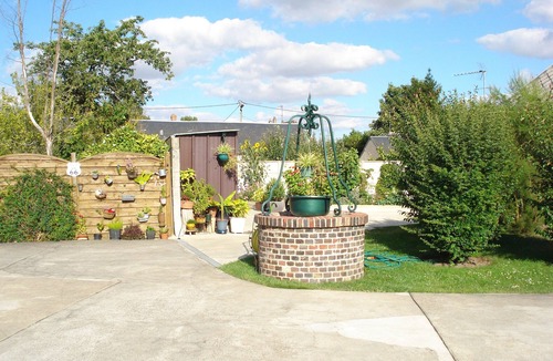 Serquigny House | pleasant and flowery cottage