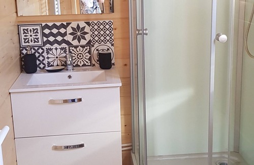Calorguen Ski Chalet | Pleasant and peaceful fully-equipped wooden chalet