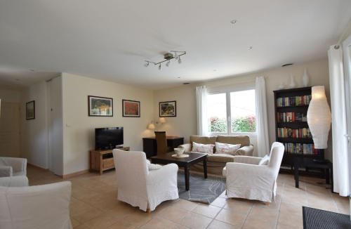 Montbrun-des-Corbieres Villa | Pleasant apartment with pool