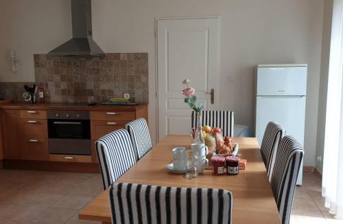 Montbrun-des-Corbieres Villa | Pleasant apartment with pool