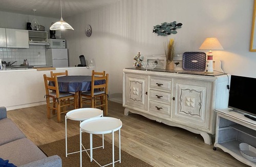 Saint-Cast-le-Guildo Apartment | Pleasant apartment with WIFI on the ground floor of the Golf residence with 1 bedroom for 4 people