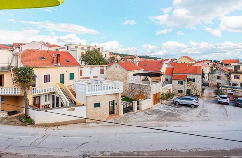Posedarje Apartment | Pleasant Apartment in Posedarje near Sea