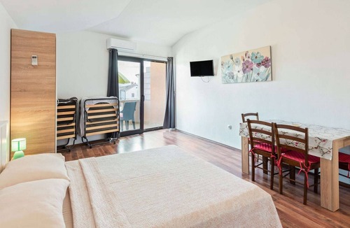 Posedarje Apartment | Pleasant Apartment in Posedarje near Sea