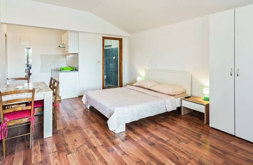 Posedarje Apartment | Pleasant Apartment in Posedarje near Sea