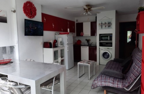 La Petite Motte Apartment | Pleasant, bright P2 - sleeps 5 with WIFI