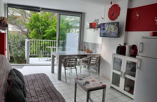 La Petite Motte Apartment | Pleasant, bright P2 - sleeps 5 with WIFI
