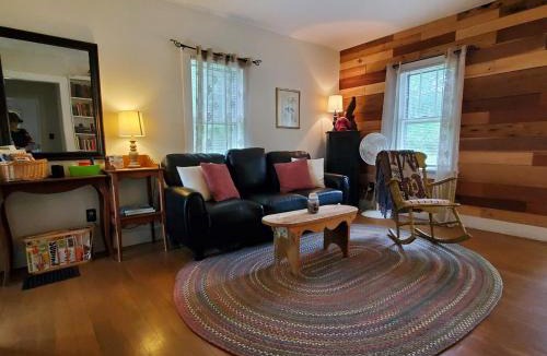 Roxbury House | Pleasant Brook Cottage