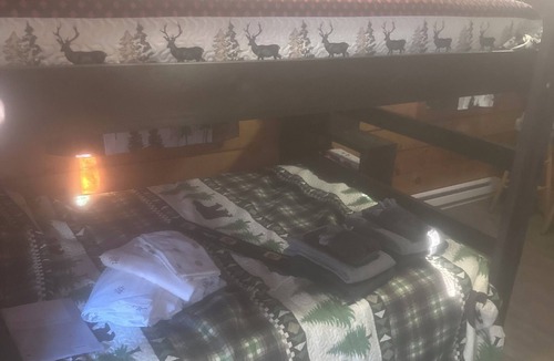Blue Mountain Lake Cabin | Pleasant cabin in Blue Mountain Laken include breakfast SAT & SUN morning