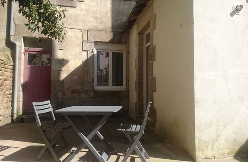 Lorient Apartment | Pleasant comfortable studio with private courtyard