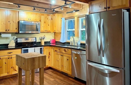 Rutherfordton Cabin | Pleasant Country Cabin - Convenient to TIEC