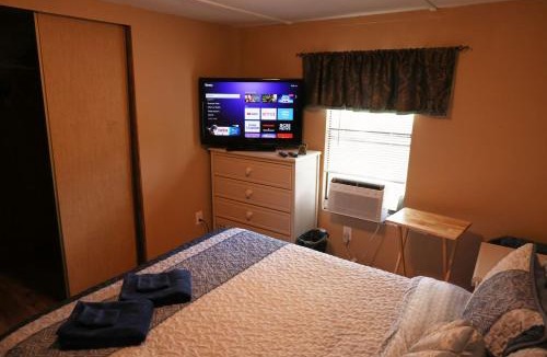 Homosassa House | Pleasant Days Lodging Scallop room