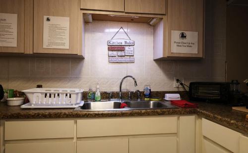 Homosassa House | Pleasant Days Lodging Scallop room