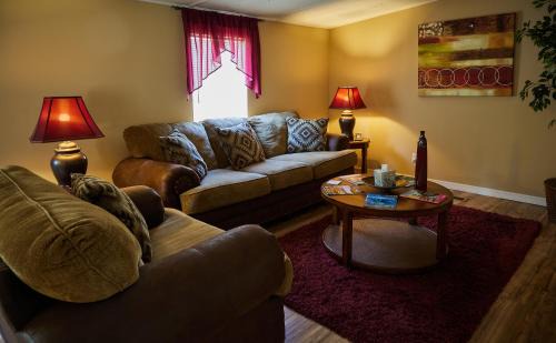 Homosassa House | Pleasant Days Lodging Tropical Master Suite