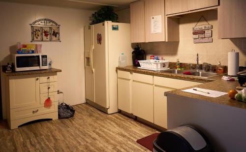 Homosassa House | Pleasant Days Lodging Tropical Master Suite