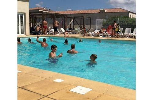 Gallargues-le-Montueux Villa | Pleasant Bright Villa With Shared Pool