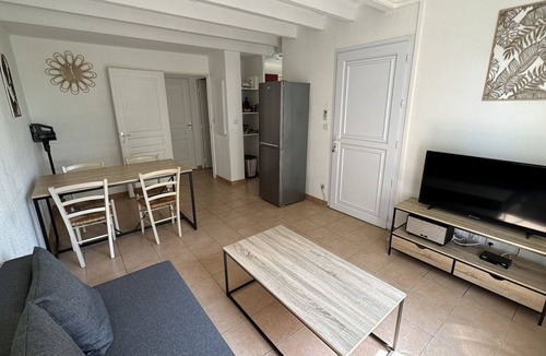 Gallargues-le-Montueux Villa | Pleasant Bright Villa With Shared Pool