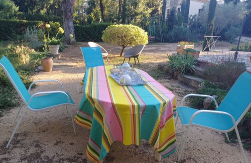 Fontareches Villa | Pleasant gite with shared pool just outside Uzes