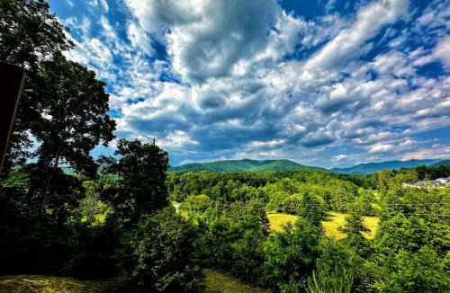 Weaverville Villa | Pleasant Grove Cottages - Misty Mtn (#113)/Lazy Bear (#115)