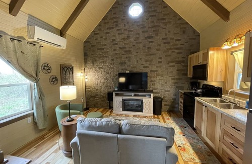 Lyons Cottage | Pleasant Grove Farm LLC