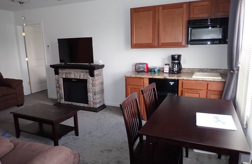 Lyons House | Pleasant Grove Inn