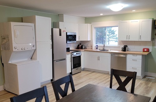 Tangier Cottage | Pleasant Harbour Oceanfront Hot-tub -Outdoor Sauna -Kayaks