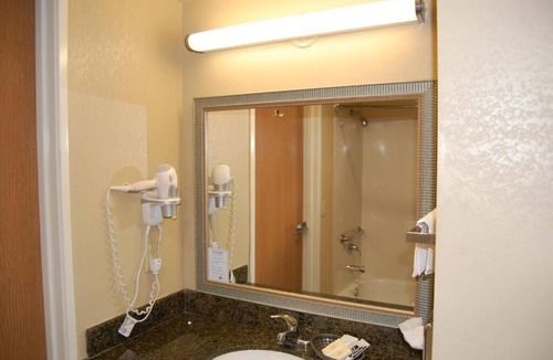 Pleasant Hill Hotel | Pleasant Hill Inn