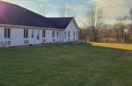 Lockport Hotel | Pleasant Hill Motel
