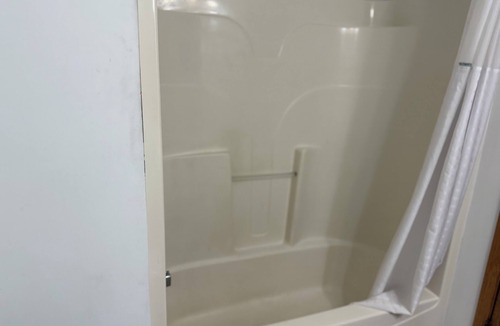 Lockport Hotel | Pleasant Hill Motel