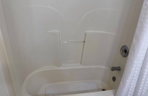 Lockport Hotel | Pleasant Hill Motel