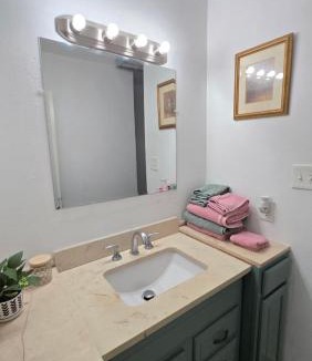 Clodine House | Pleasant Home away from Home