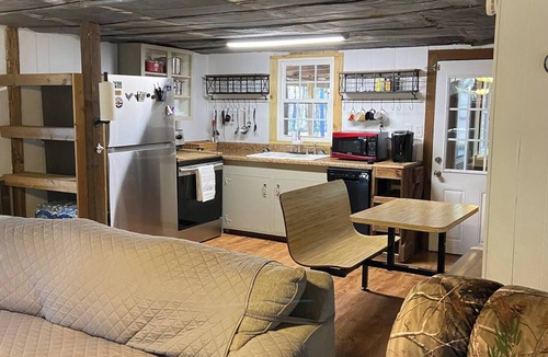 Metter Cabin | Pleasant Home private cabin getaway