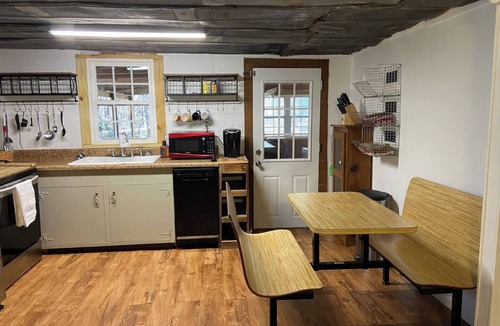 Metter Cabin | Pleasant Home private cabin getaway