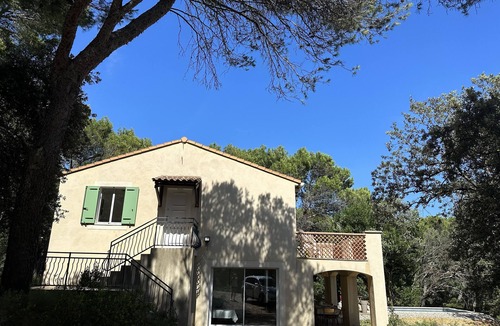 Uchaux House | Pleasant house in a quiet area, swimming pool, air conditioning, WIFI, max 12 pers.