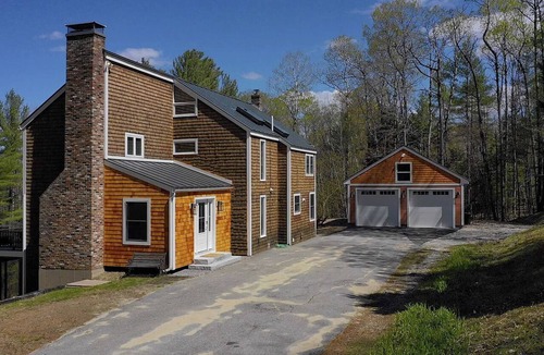 New London House | Pleasant Lake Escape: 3BR Home with Panoramic Views